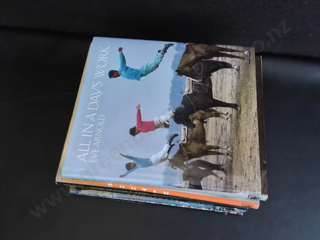 7 PHOTOGRAPHY AND TRAVEL BOOKS Image 1++