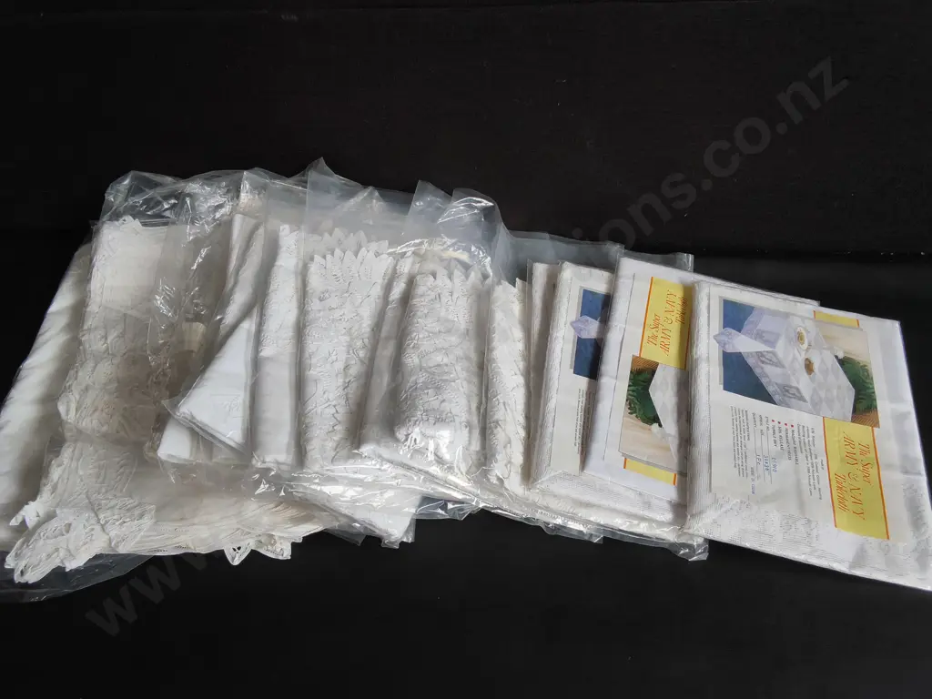 COLLECTION OF BRAND NEW TABLECLOTHS, PACKAGED Image 1++