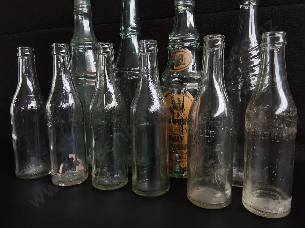 COLLECTION OF 10 VINTAGE GLASS BOTTLES, TALLEST H 38 CM Image 1++