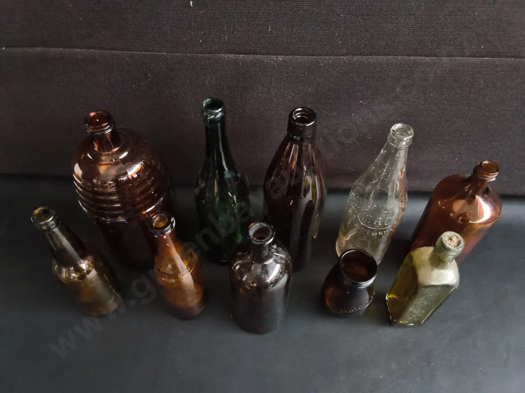COLLECTION OF 10 VINTAGE GLASS BOTTLES, TALLEST H 32 CM Image 1++