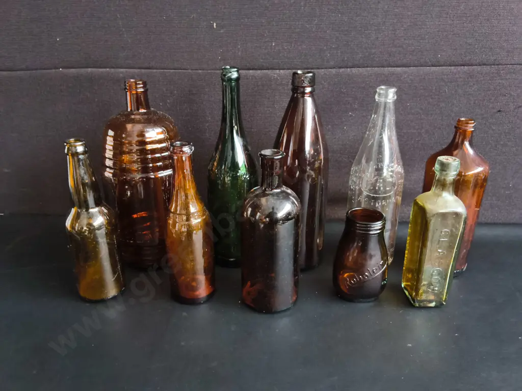 COLLECTION OF 10 VINTAGE GLASS BOTTLES, TALLEST H 32 CM Image 1++