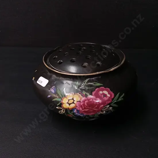 FLOWER POT / VASE