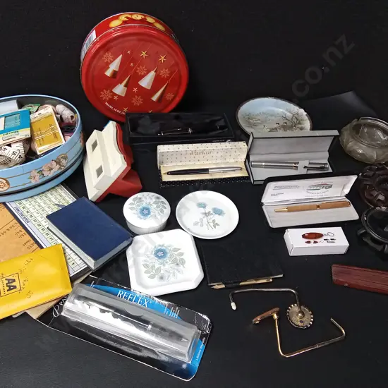 COLLECTION OF VINTAGE ITEMS