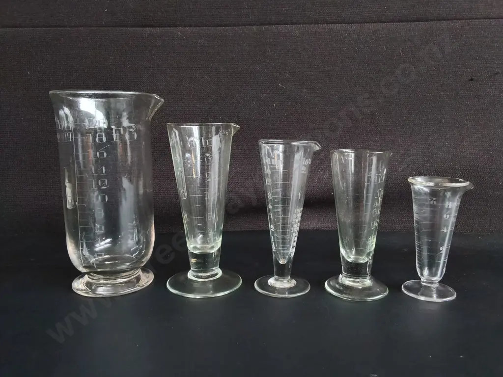 VINTAGE GLASS APOTHECARY GRADUATED MEASURES, COLLECTION OF 5 CONICAL PHARMACEUTICAL BEAKERS, TALLEST H 18 CM Image 1++