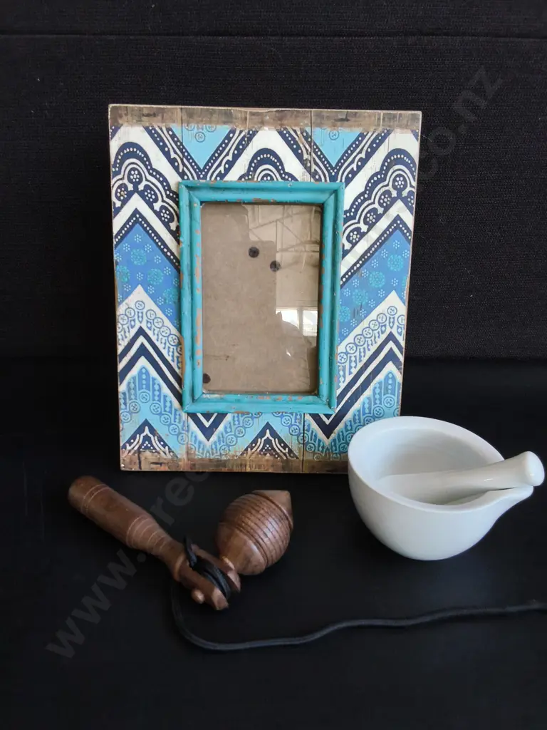 BOHO FRAME, WOODEN SPINNING TOP AND CERAMIC MORTAR AND PESTLE, TALLEST H 26 CM Image 1++