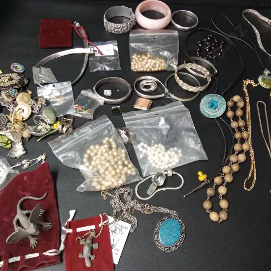 COLLECTION OF VINTAGE JEWELLERY INCLUDING 2 AUSTRALIAN PEWTER ANIMALS
