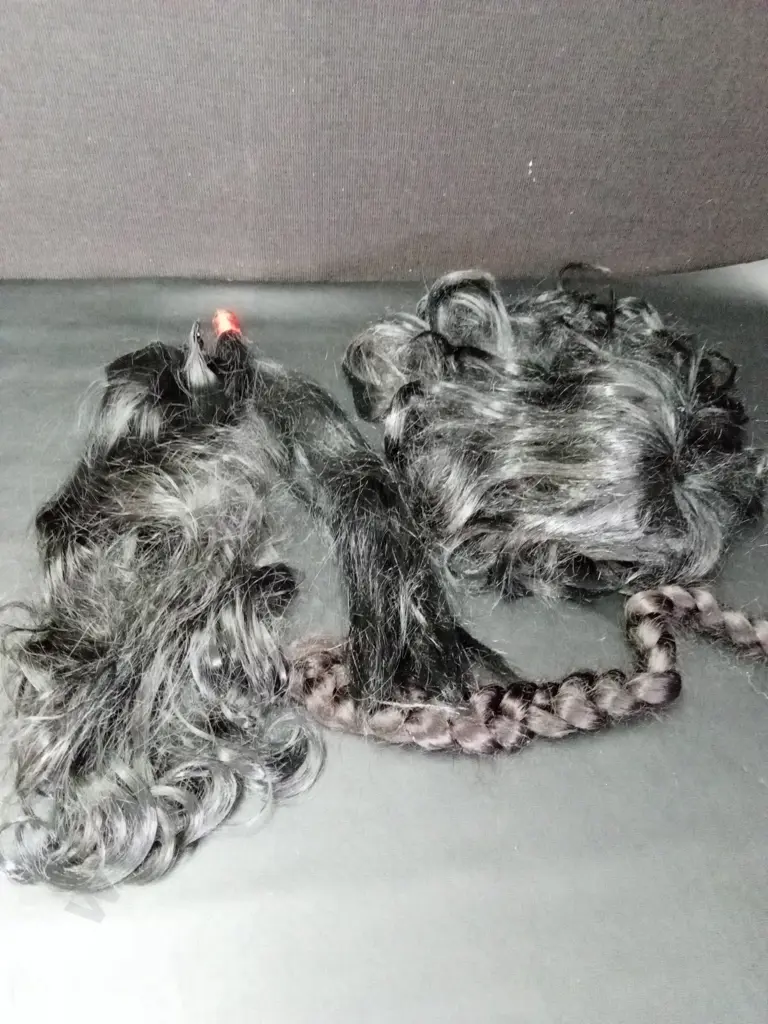 4 HAIR PIECES Image 1++