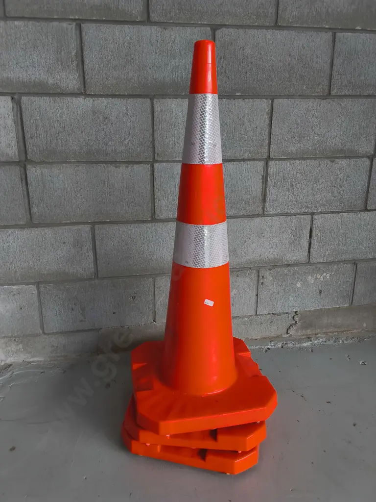 3 FLUORESCENT PVC TRAFFIC SAFETY CONES, H 90 CM Image 1++
