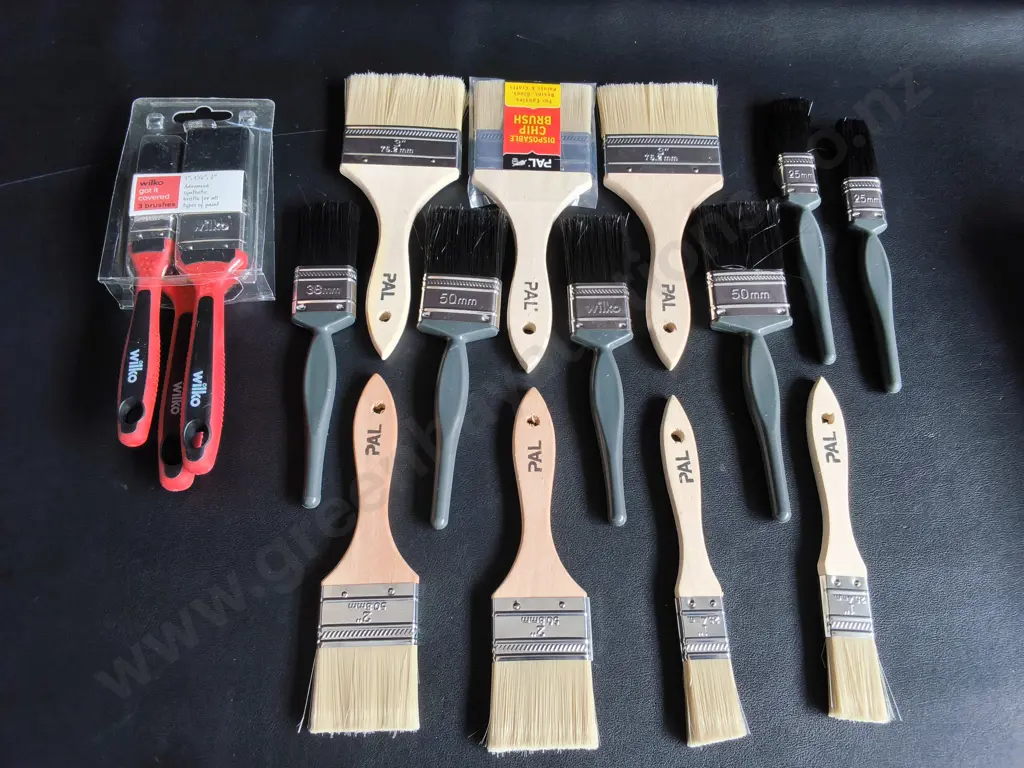 MIX OF BRAND NEW PAINT BRUSHES Image 1++