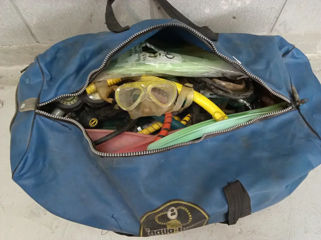 SNORKELING AND SCUBA GEAR Image 1++