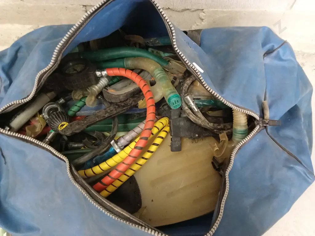 SNORKELING AND SCUBA GEAR Image 1++