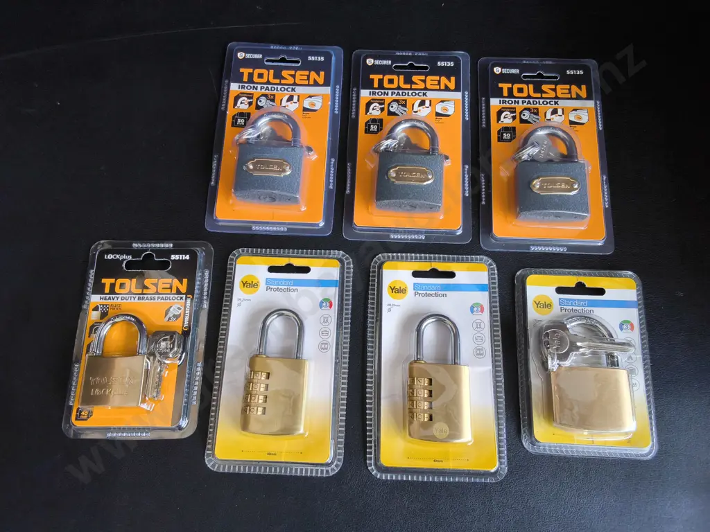 7 BRAND NEW PADLOCKS Image 1++