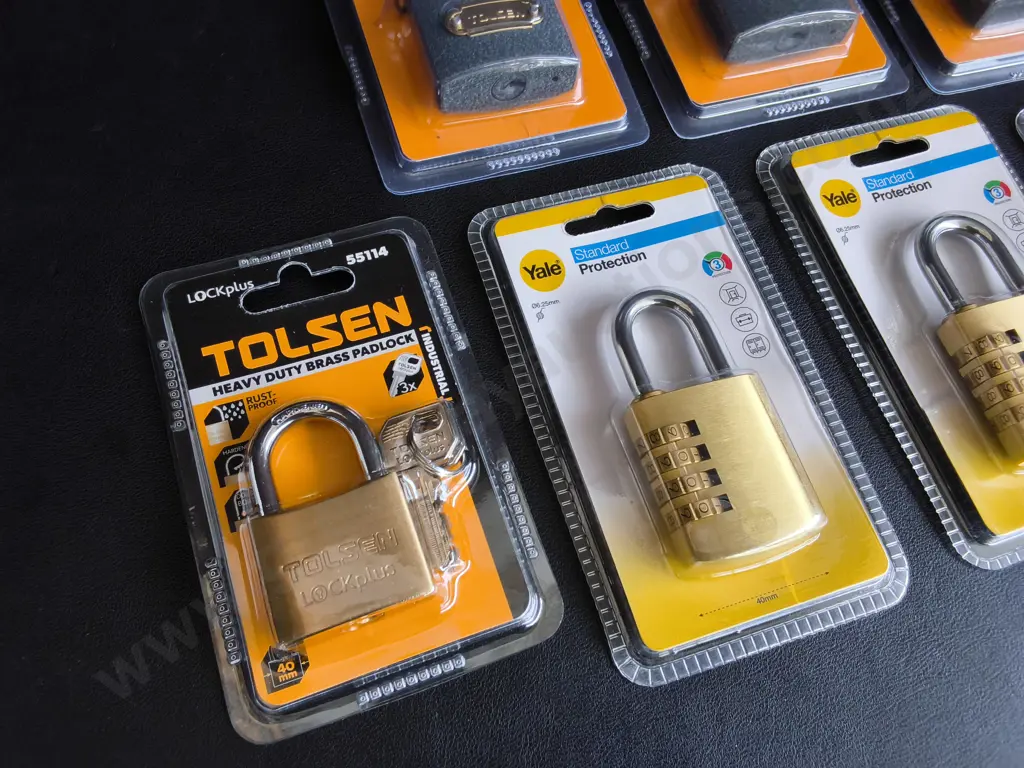 7 BRAND NEW PADLOCKS Image 1++