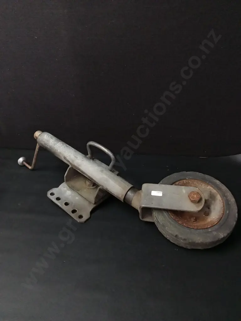 SWIVEL-MOUNT TRAILER JOCKEY WHEEL Image 1++