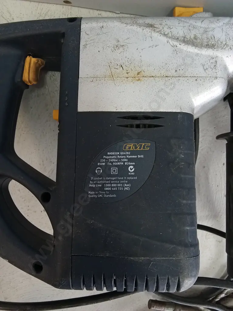 WORKING GMC CORDED ROTARY HAMMER DRILL, INCLUDES DRILL BITS AND CARRY BOX Image 1++