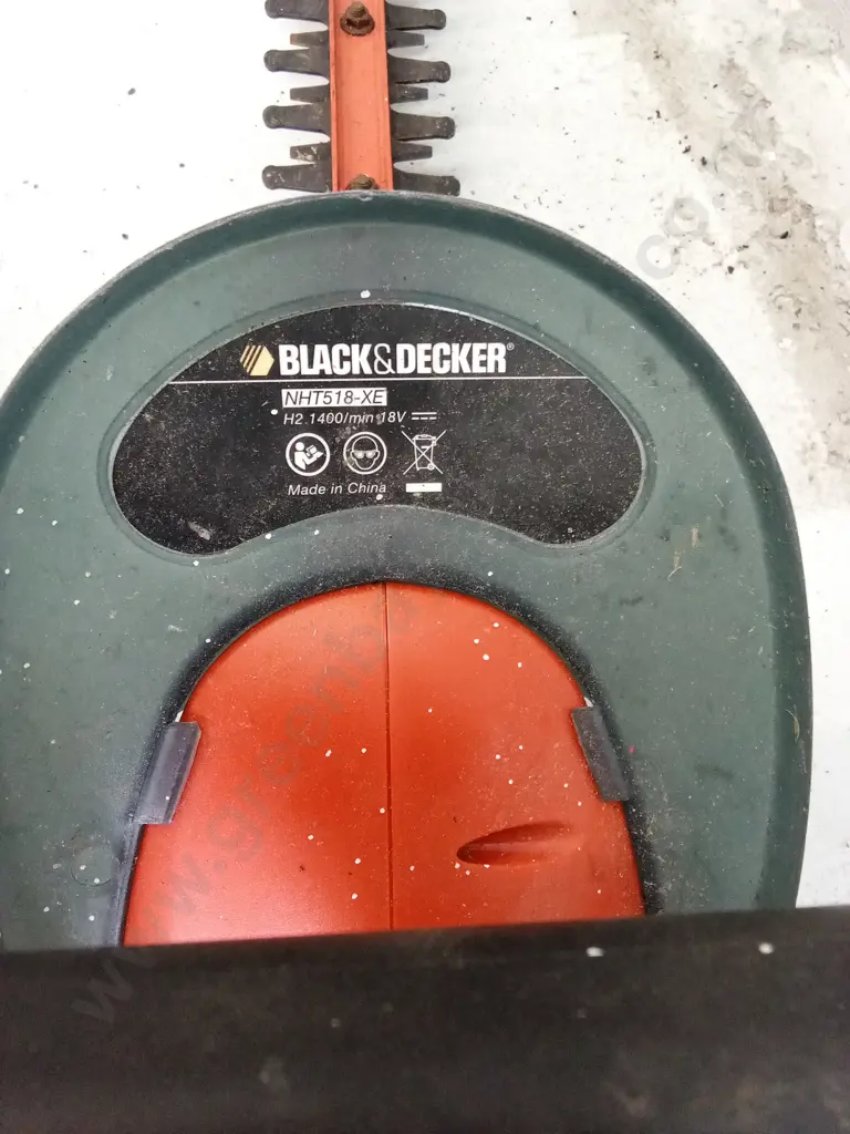RYOBI PETROL BLOWER AND BLACK AND DECKER 18V BATTERY HEDGE TRIMMER Image 1++