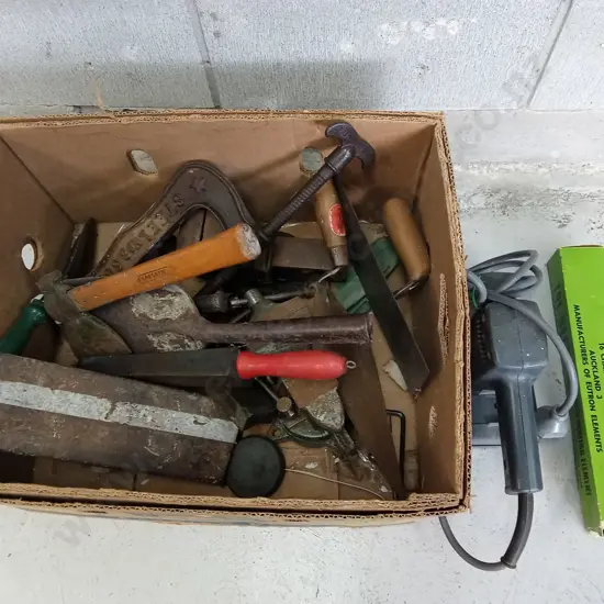 BOX OF HAND TOOLS AND WORKING ELECTRIC SANDER