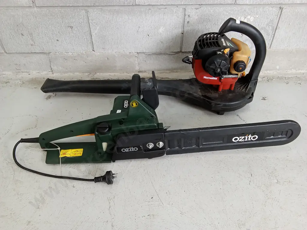 WORKING OZITO ELECTRIC CHAINSAW AND UNTESTED HOMELITE GAS BLOWER Image 1++
