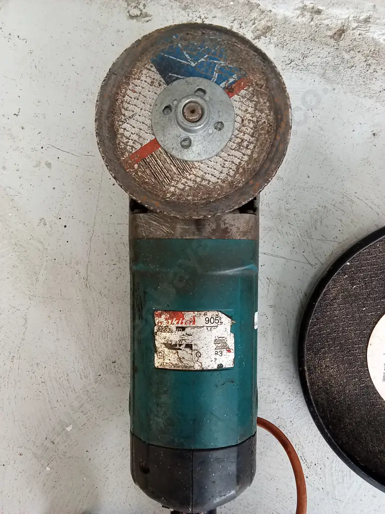 WORKING MAKITA ANGLE GRINDER, WITH CUTTING OFF WHEEL Image 1++