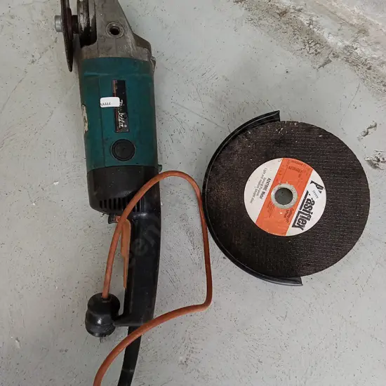 WORKING MAKITA ANGLE GRINDER, WITH CUTTING OFF WHEEL