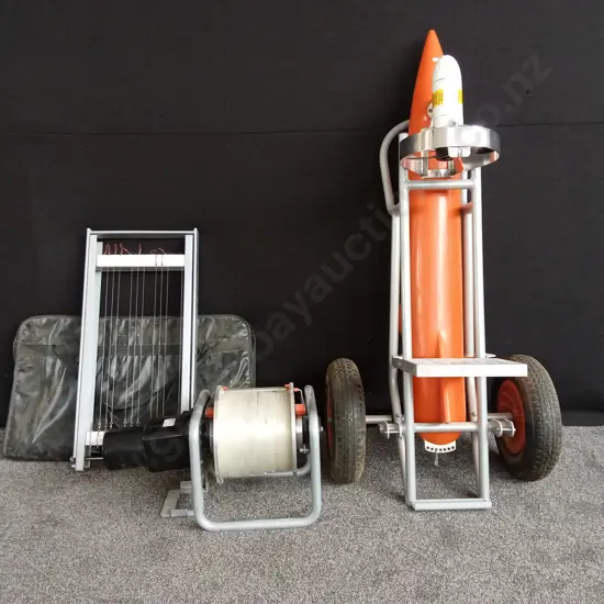 FISHING KONTIKI SET UP, INC LEADER RACK, TROLLEY. AND FULL LINE SPOOL, REMOTE INCLUDED (ADDED PHOTO), NEEDS BATTERY