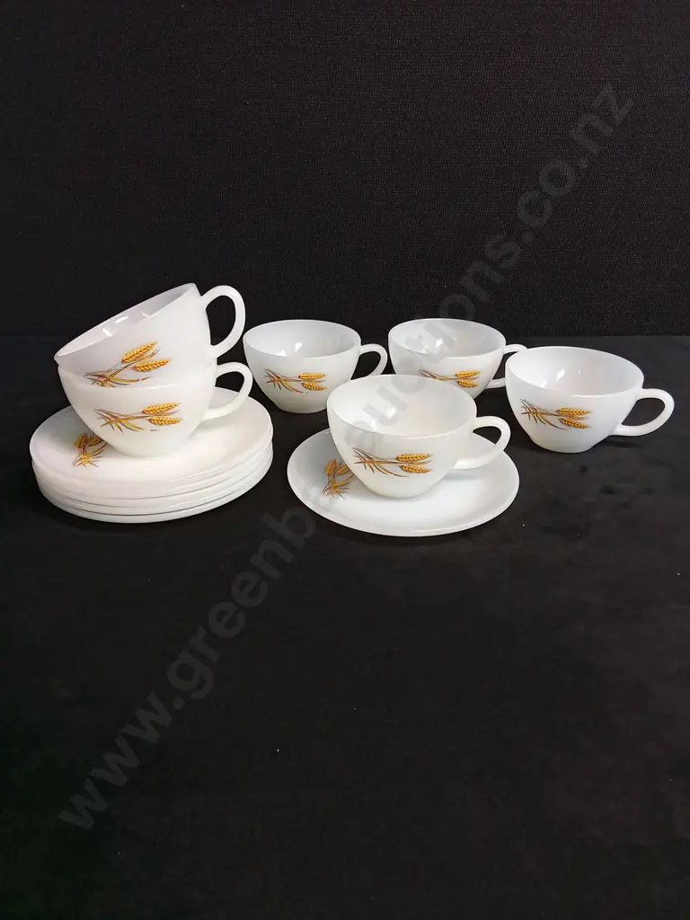 ANCHOR HOCKING FIRE-KING MILK GLASS TABLEWARE X 18 PIECES Image 1++