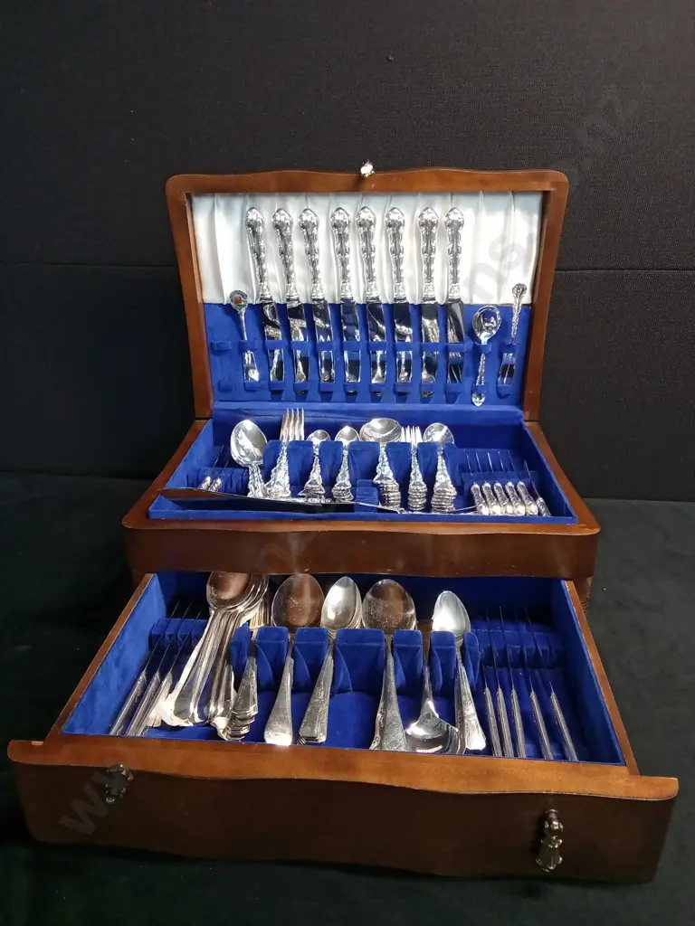 FINE PLATED NIKEL SILVER CUTLERY SET IN PRESENTATION CASE - SPOON IS MARKED MEMORIAL ROCK WHAKATANE N.Z. NOT COMPLETE Image 1++