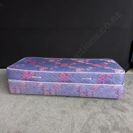 SLEEPY HEAD FLORAL PURPLE SINGLE BED WITH MATCHING MATTRESS ON WHEELS