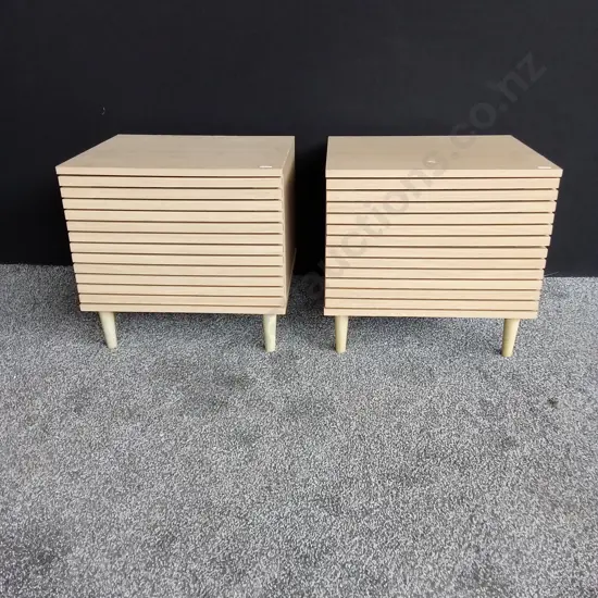 WOODEN BEDSIDE TABLE SET WITH 2 DRAWERS