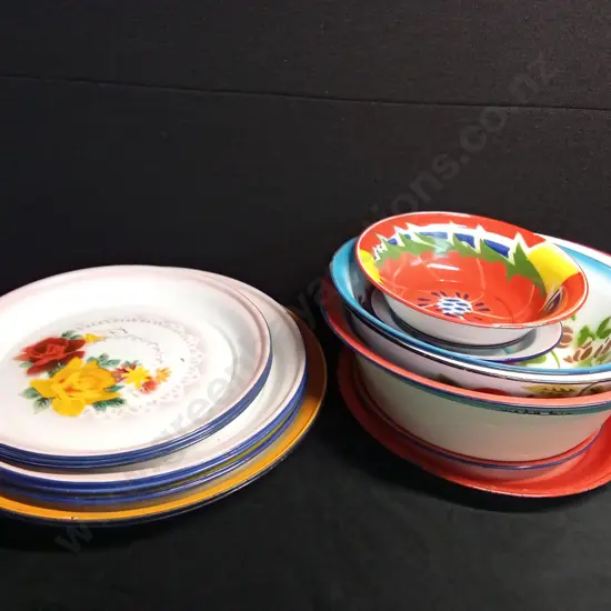ASSORTED LARGE SERVING PLATES AND BOWLS X 21