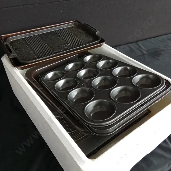 BOX OF ASSORTED OVEN TRAYS