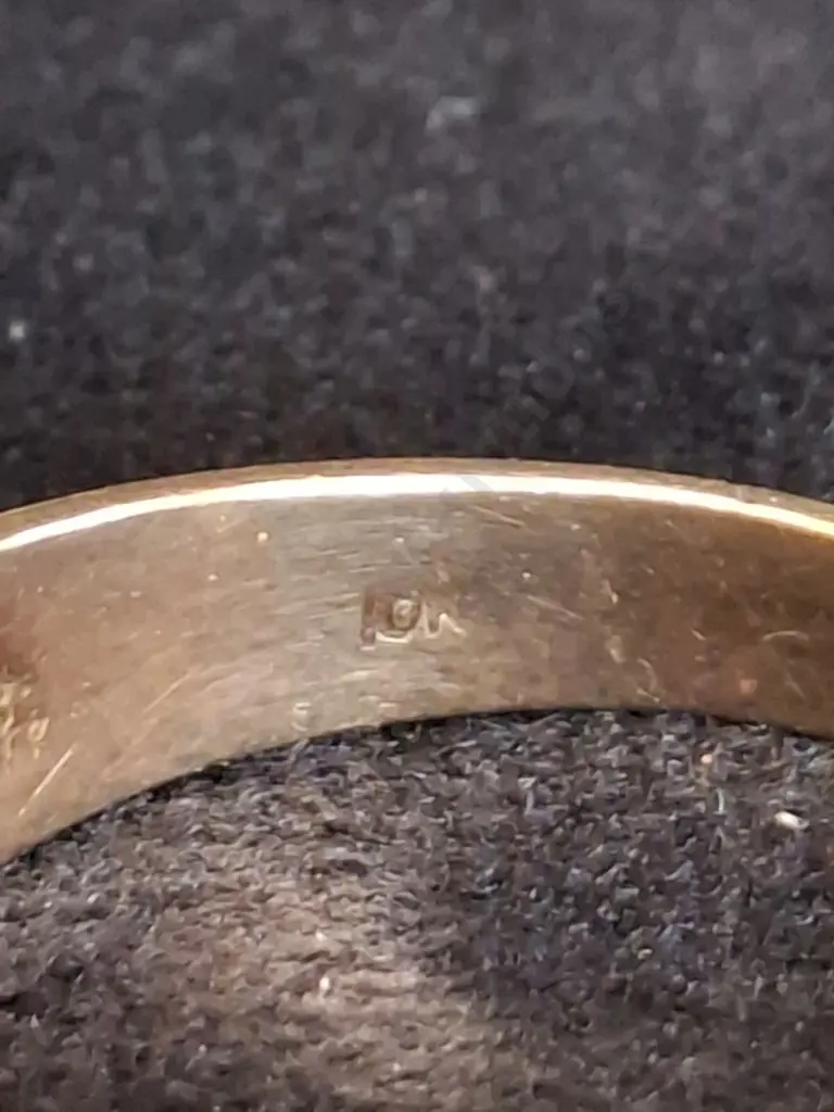 GOLD RING MARKED 10k WITH VARIOUS STONES INSET AND ONE STONE MISSING Image 1++