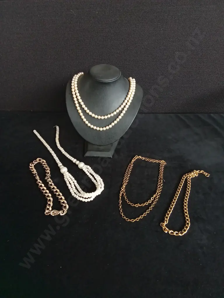 COSTUME JEWELLERY NECKLACES Image 1++