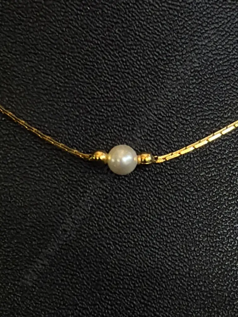 GOLD COLOURED CHAIN WITH SINGLE PEARL Image 1++