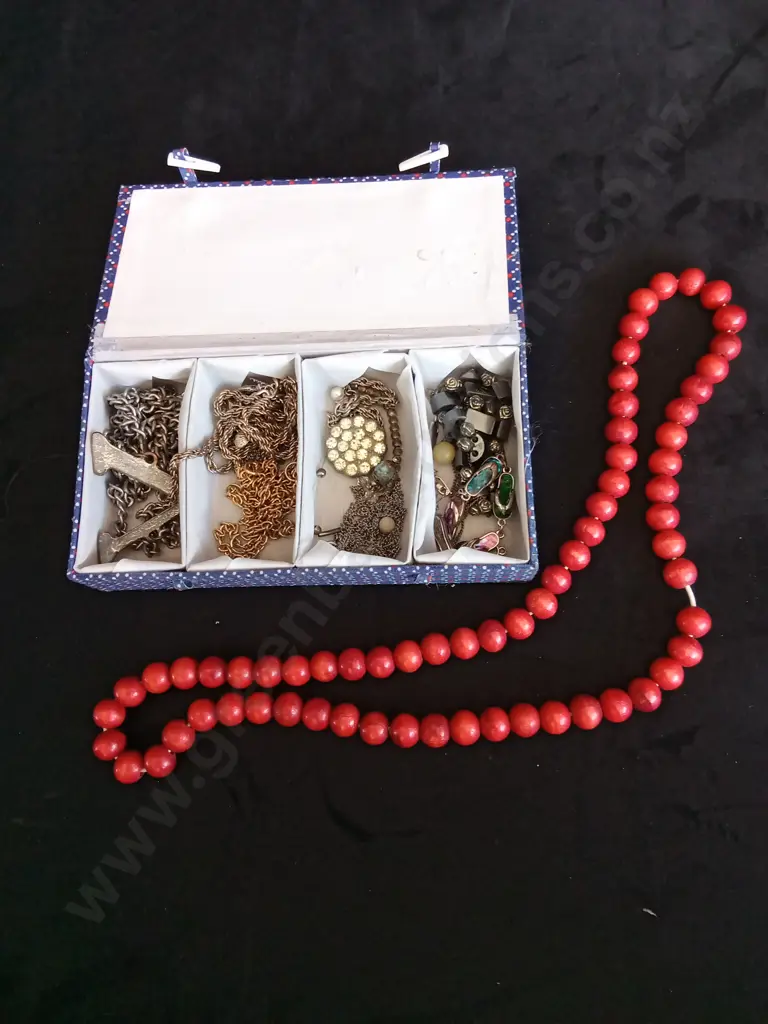 BLUE JEWELLERY BOX FULL OF COSTUME JEWELLERY Image 1++