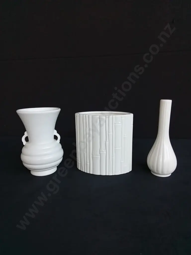 CROWN LYNN BAMBOO VASE AND 2 OTHER VASES Image 1++