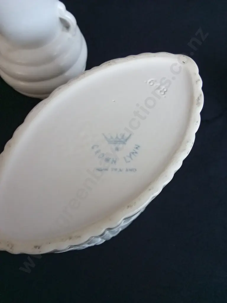 CROWN LYNN BAMBOO VASE AND 2 OTHER VASES Image 1++