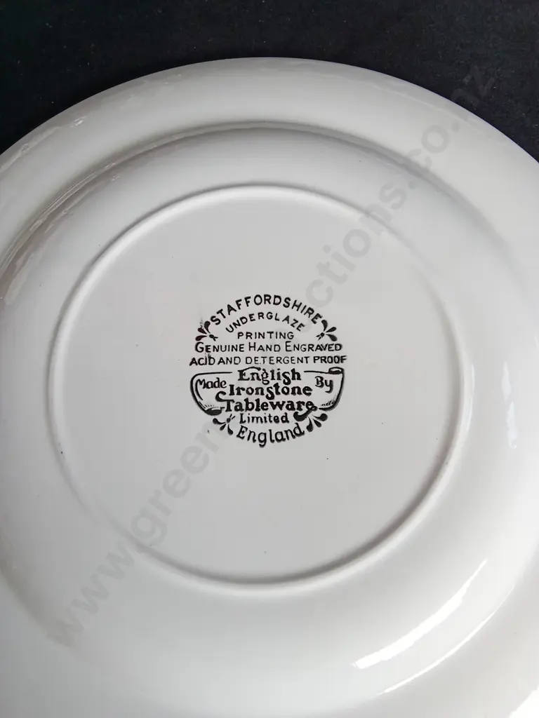 ENGLISH IRONSTONE PLATE DICKENS SERIES PLATES X 2 Image 1++