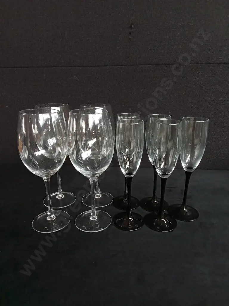 SET OF 4 WINE GLASSES AND 4 CHAMPAGNE GLASSES Image 1++