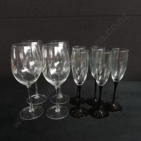 SET OF 4 WINE GLASSES AND 4 CHAMPAGNE GLASSES