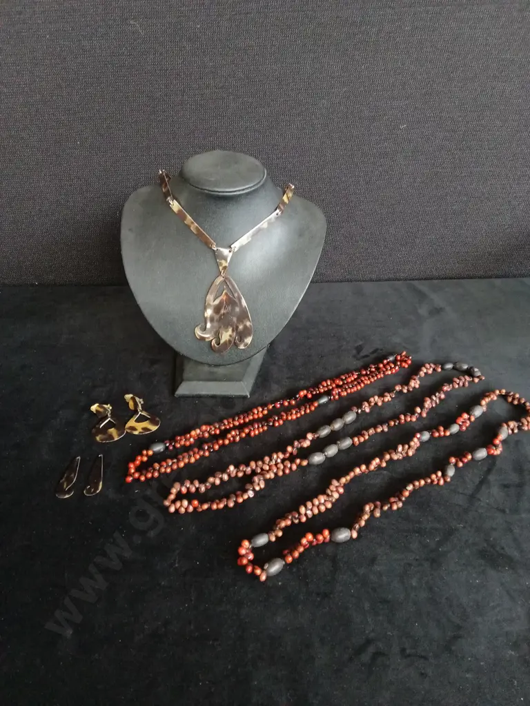 COSTUME JEWELLERY Image 1++