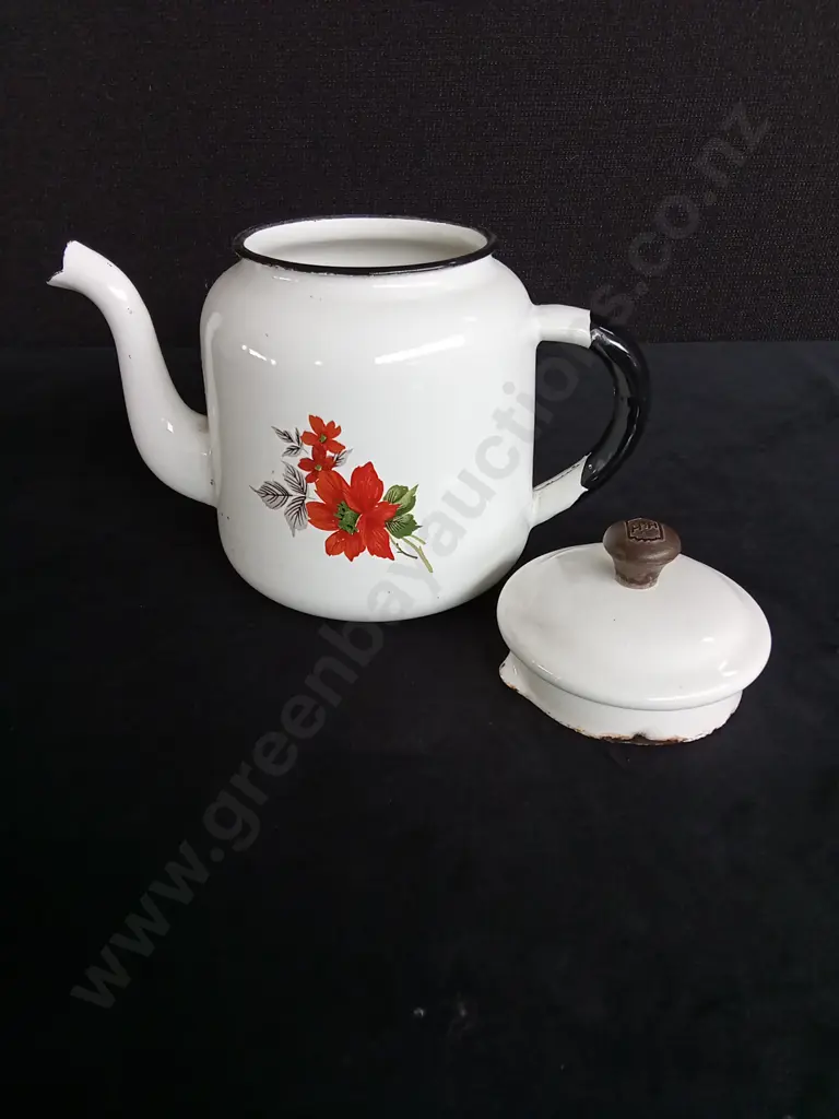 VINTAGE ENAMEL TEAPOT Image 1++
