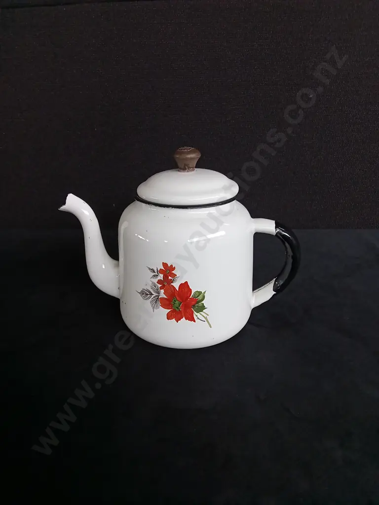 VINTAGE ENAMEL TEAPOT Image 1++