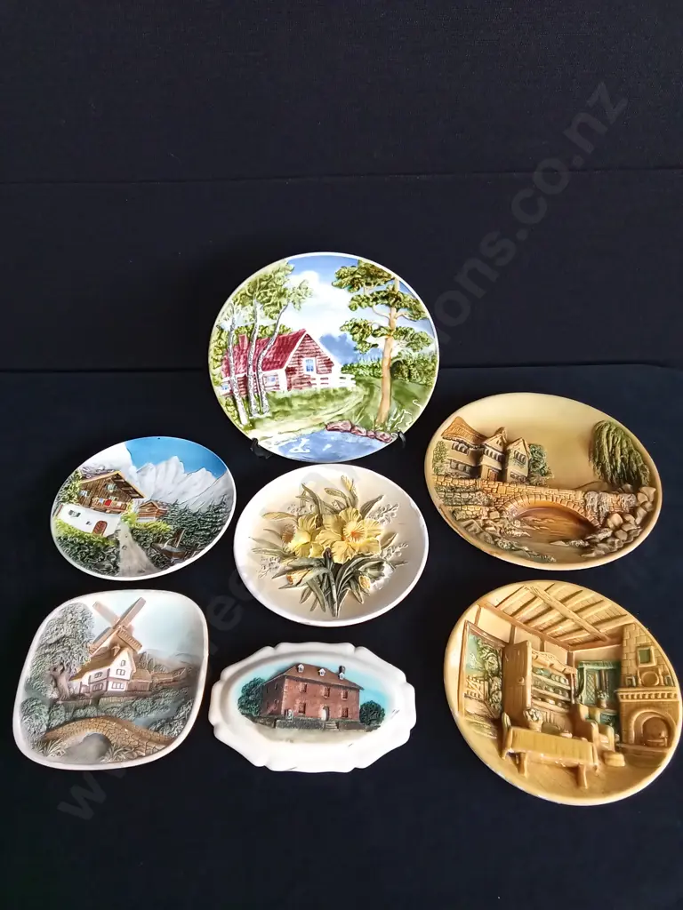VINTAGE DECORATIVE WALL PLATES X 8 Image 1++