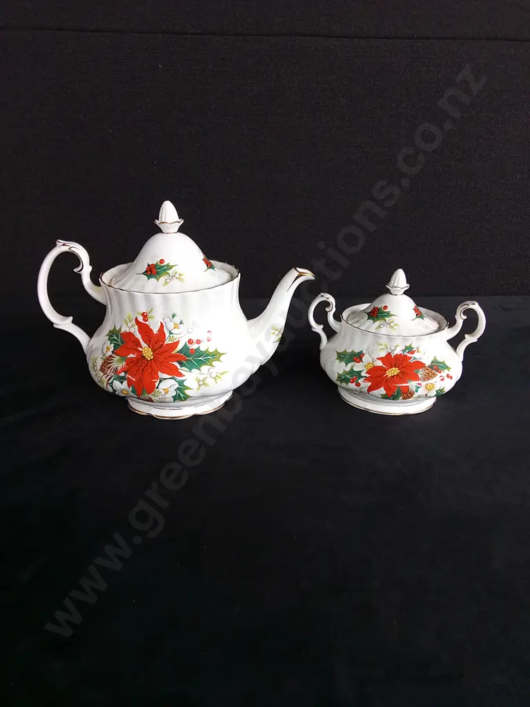 ROYAL ALBERT YULETIDE PLATE TEA POT AND SUGAR BOWL Image 1++
