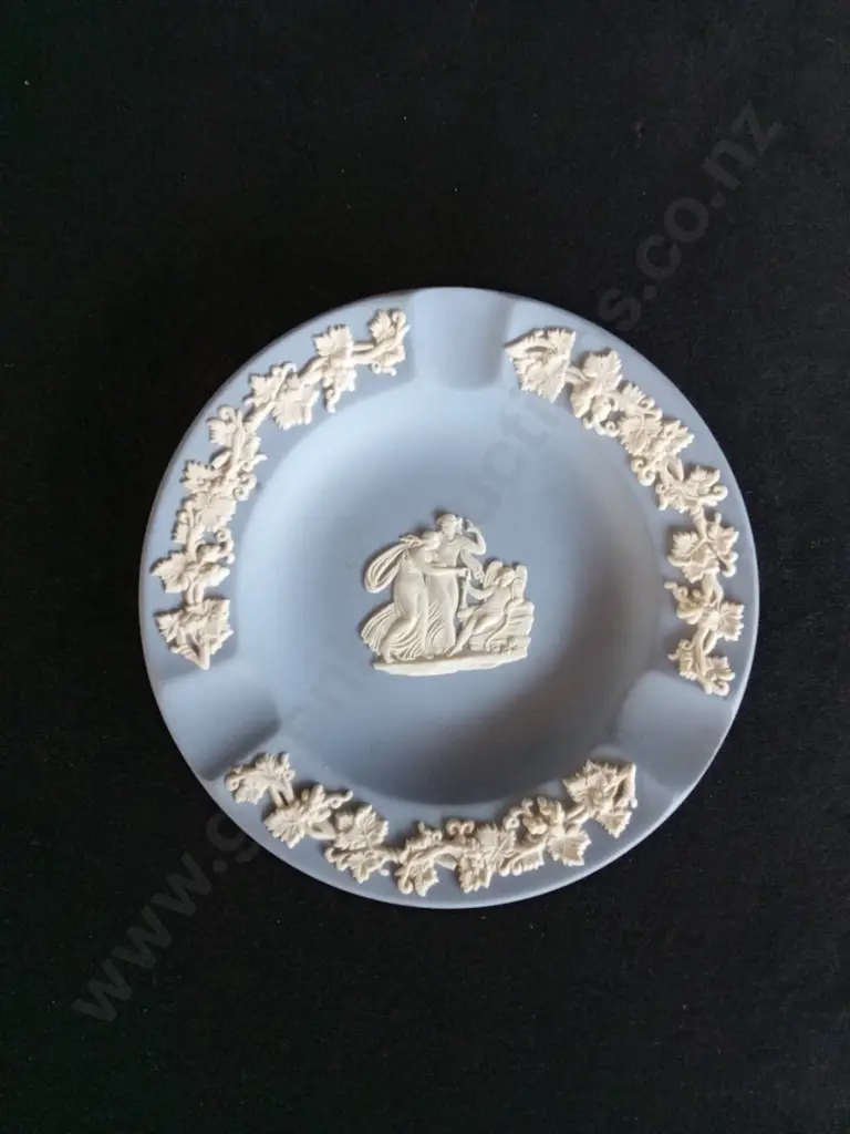 VINTAGE WEDGWOOD BLUE JASPERWARE ASHTRAY Image 1++