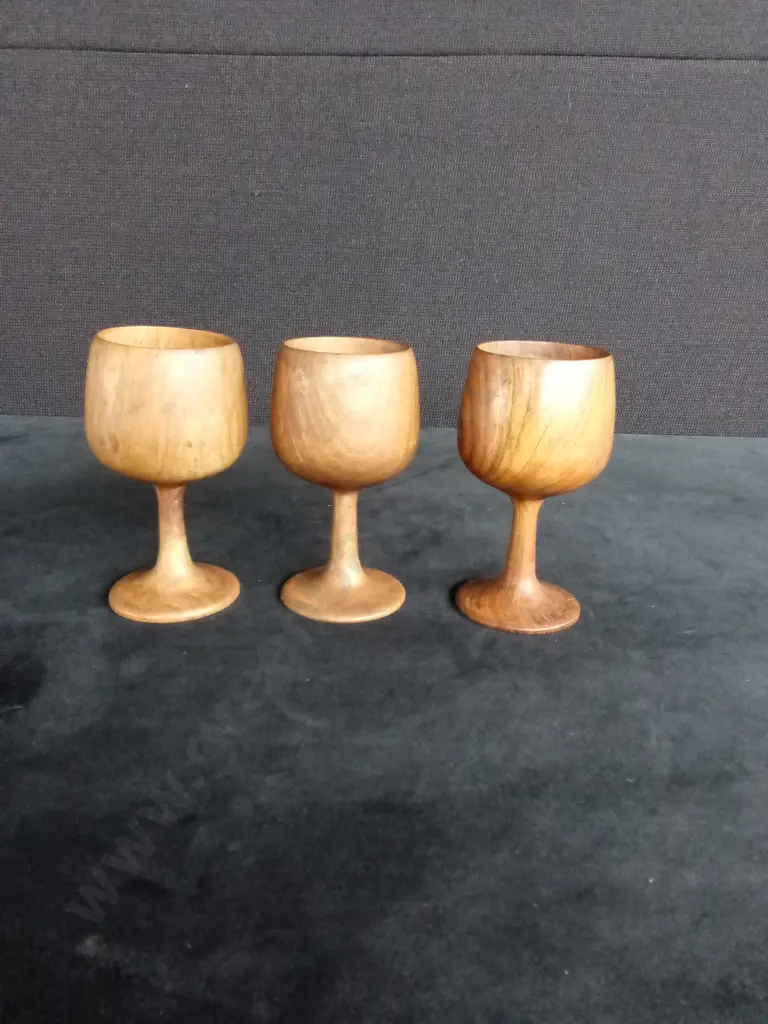 HANDCRAFTED VINTAGE WALNUT WOOD WINE GOBLETS 12 CM TALL Image 1++
