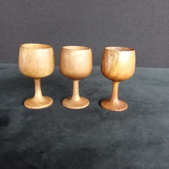 HANDCRAFTED VINTAGE WALNUT WOOD WINE GOBLETS 12 CM TALL