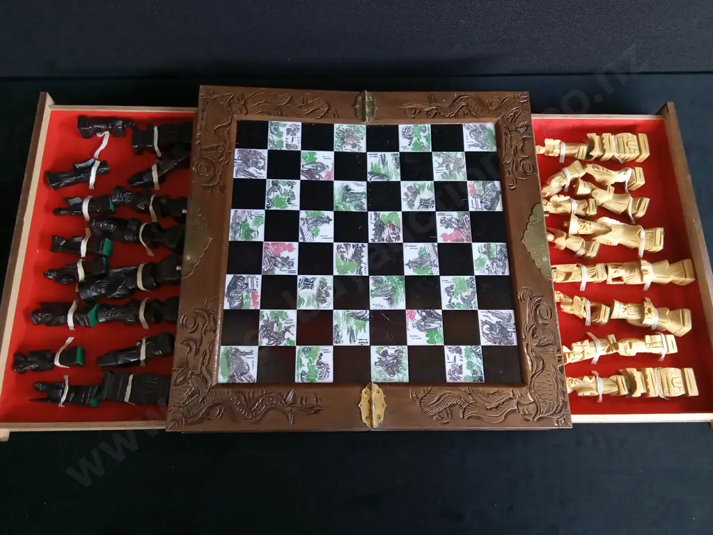 VINTAGE ASIAN THEME CHESS SET Image 1++