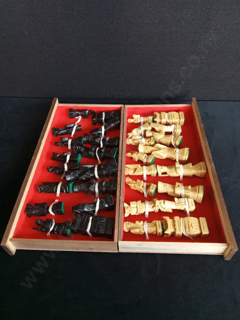 VINTAGE ASIAN THEME CHESS SET Image 1++